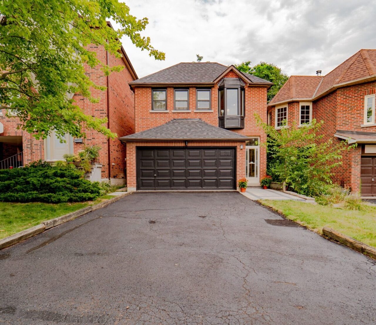 76 Roxborough Lane